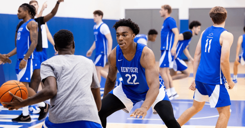 7-footer-amari-williams-acts-second-point-guard-kentucky