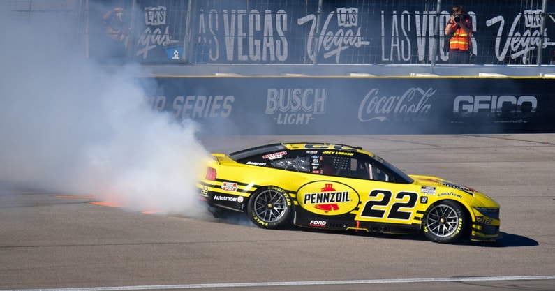 Joey Logano Las Vegas burnout