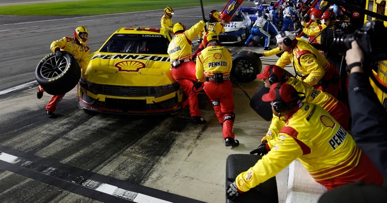 Joey Logano pit crew