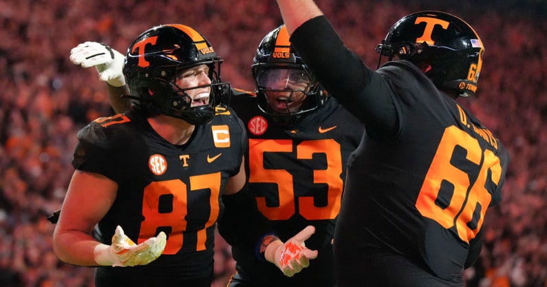 Tennessee football celebrates a touchdown. Credit: Angelina Alcantar/USA TODAY Network via Imagn Images