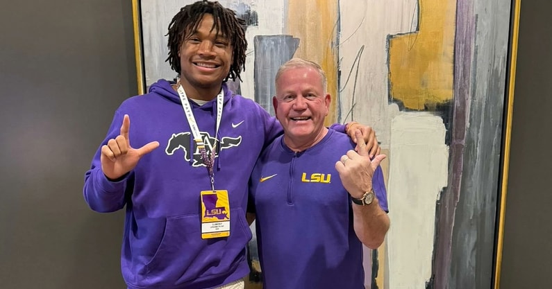 lsu-staff-stops-in-to-see-highly-touted-commitment