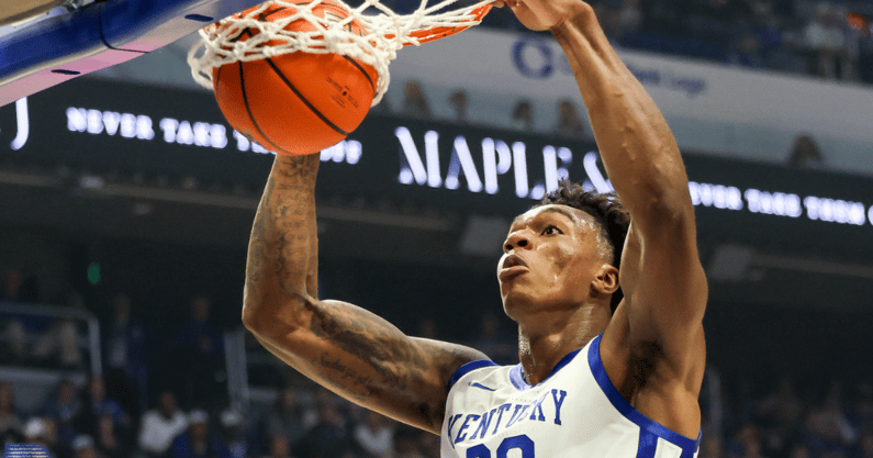 Amari Williams dunking the ball against Wright State - Mont Dawson, Kentucky Sports Radio