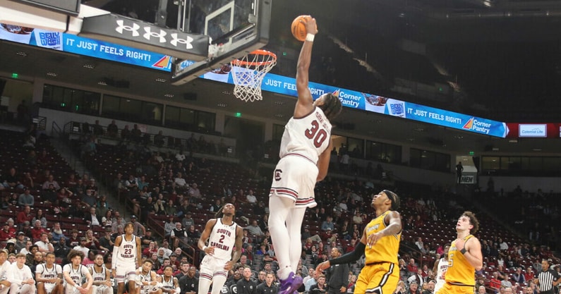 South Carolina basketball star Collin Murray-Boyles dunking against Towson. Photo by: CJ Driggers | GamecockCentral