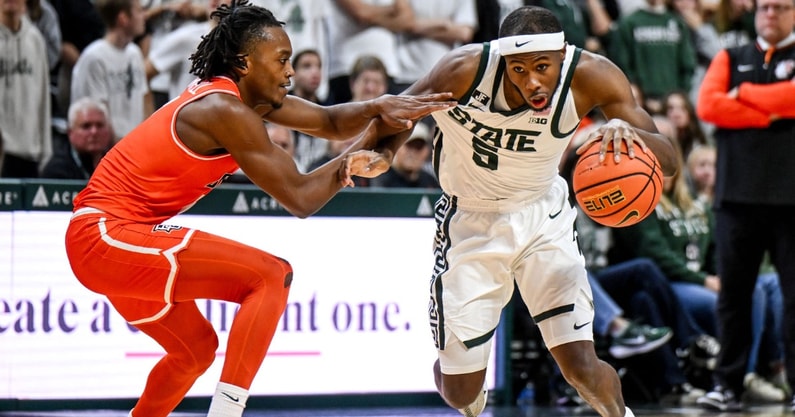 Michigan State's Tre Holloman, right, moves the ball as Bowling Green's Javontae Campbell defends during the second half on Saturday, Nov. 16, 2024, Breslin Center in East Lansing. (© Nick King/Lansing State Journal / USA TODAY NETWORK via Imagn Images)