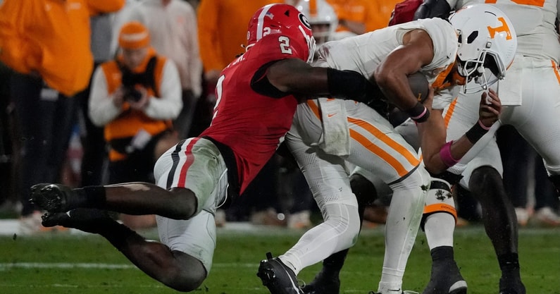 (Joshua L. Jones / USA TODAY NETWORK via Imagn Images) Georgia linebacker Smael Mondon Jr. (2) sacks Tennessee quarterback Nico Iamaleava (8) during the first half of a NCAA college football game against Tennessee in Athens, Ga., on Saturday, Nov. 16, 2024.