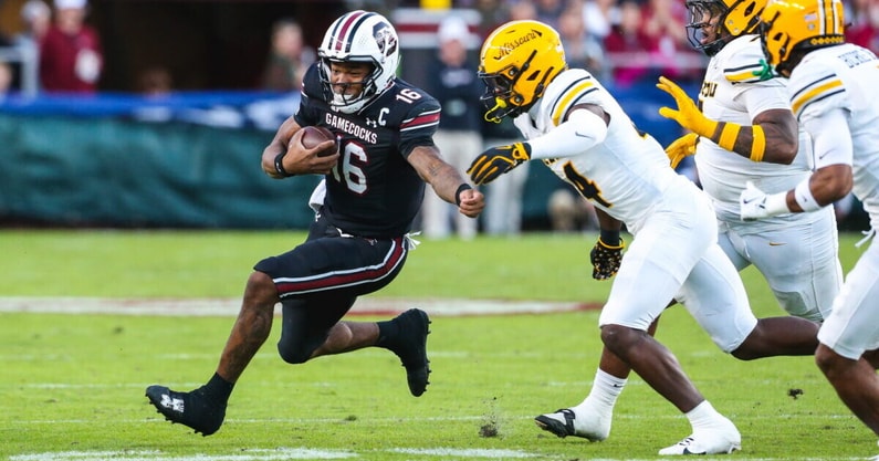 South Carolina football quarterback LaNorris Sellers against Missouri. Photo by: Katie Dugan | GamecockCentral