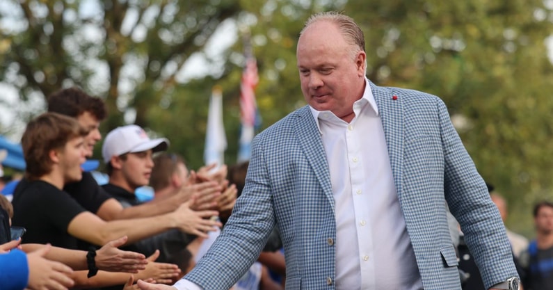 Mark Stoops at the Cat Walk, via Dr. Michael Huang, KSR