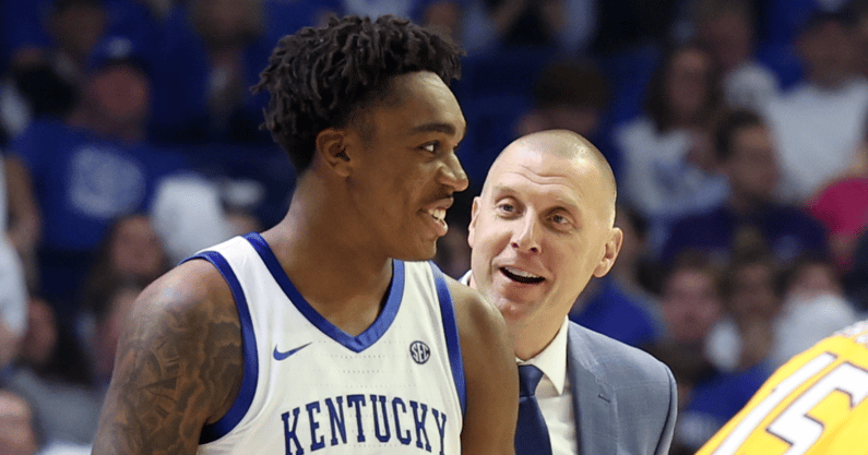 Kentucky head coach Mark Pope talks to center Amari Williams - Dr. Michael Huang, Kentucky Sports Radio