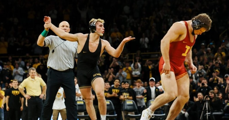 Angelo Ferrari blows kiss to ISU