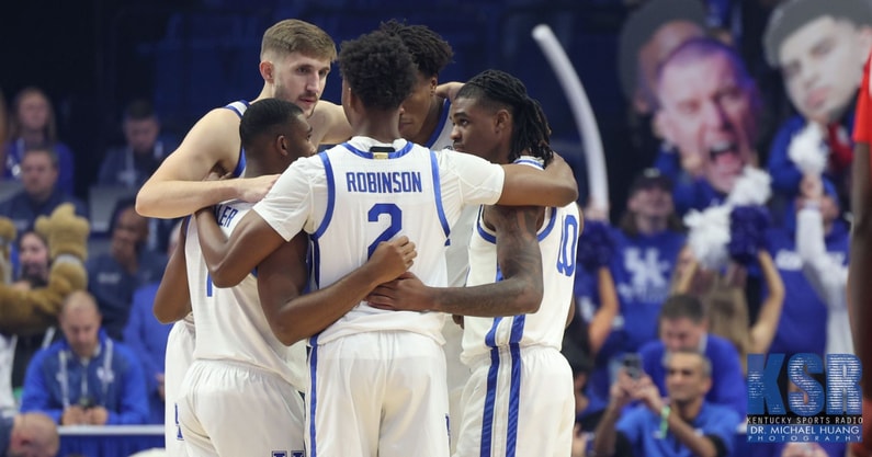 Kentucky players huddle against WKU - Dr. Michael Huang, Kentucky Sports Radio