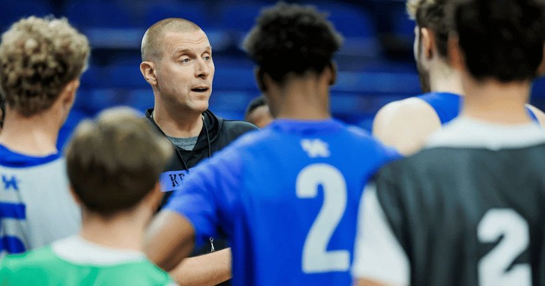 Mark Pope during practice - Tyler Ruth, UK Athletics