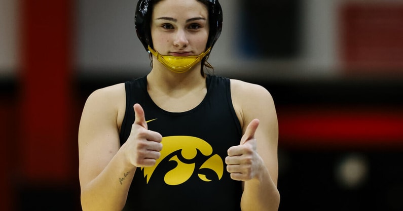 Nanea Estrella thumbs up