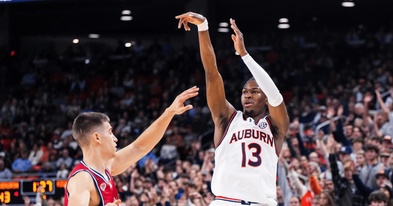 Miles Kelly (Photo by Auburn Athletics)