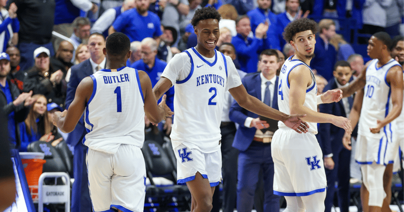 Jaxson Robinson celebrates with teammates - Mont Dawson, Kentucky Sports Radio