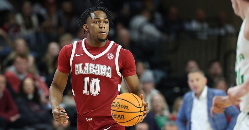 Alabama forward Mo Dioubate