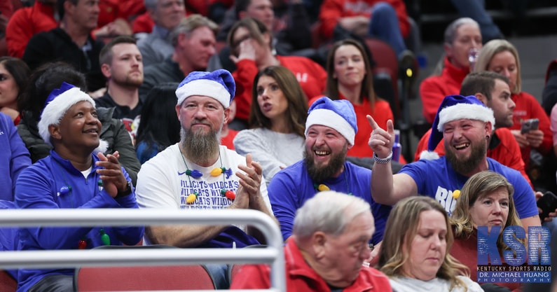 uk-fans-santa-hats