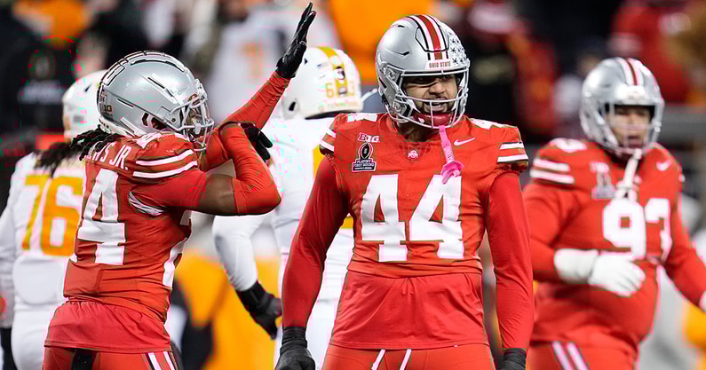 JT Tuimoloau by © Adam Cairns/Columbus Dispatch / USA TODAY NETWORK via Imagn Images