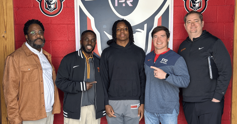 Tennessee coaches check in on Braylon Outlaw