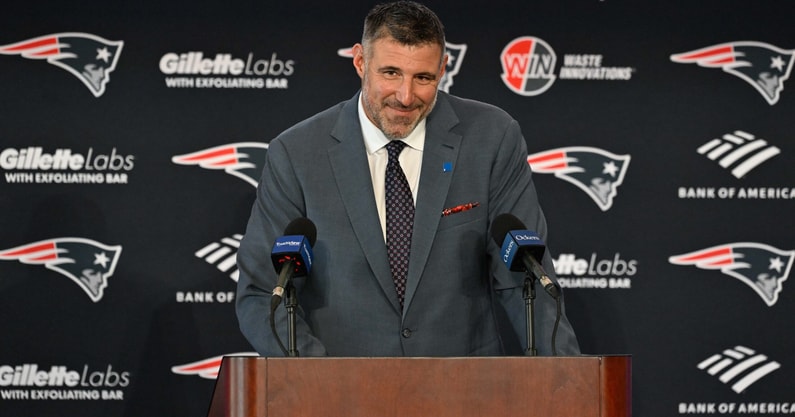 NFL: New England Patriots Mike Vrabel Press Conference