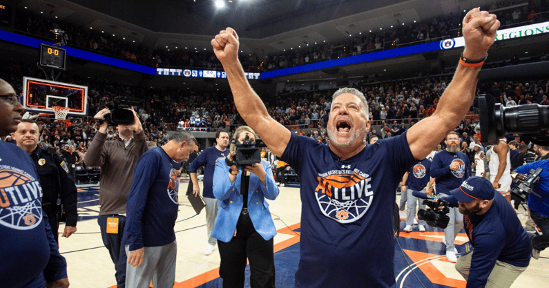 Bruce Pearl (Photo by USA Today)