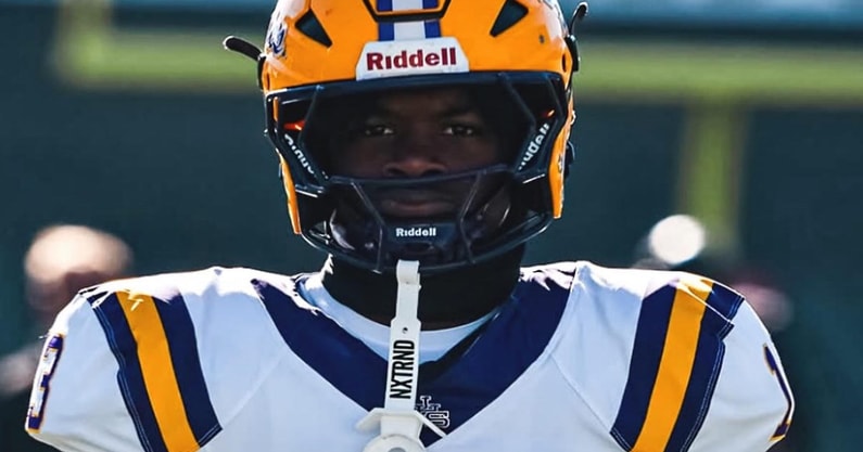 Ezavier Crowell
