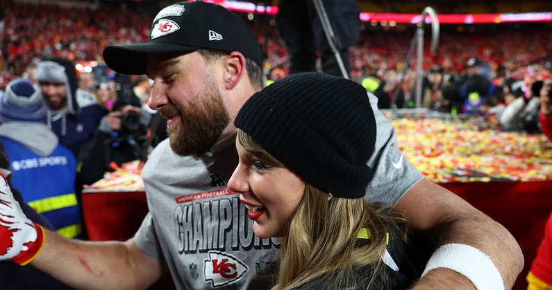 Taylor Swift and Kansas City Chiefs TE Travis Kelce