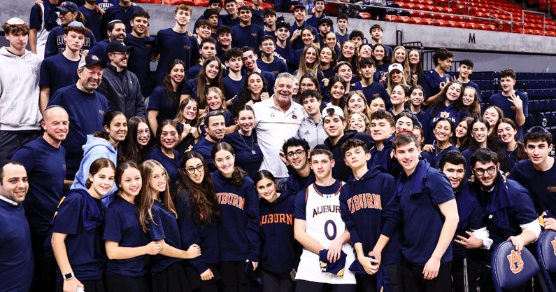 Bruce Pearl celebrates with Jewish high school students from across the country after Auburn's win over Oklahoma. (Photo by Athletes for Israel)