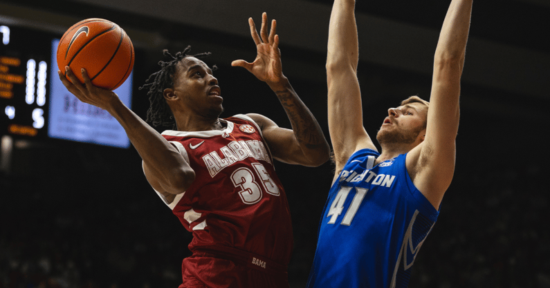 Alabama forward Derrion Reid