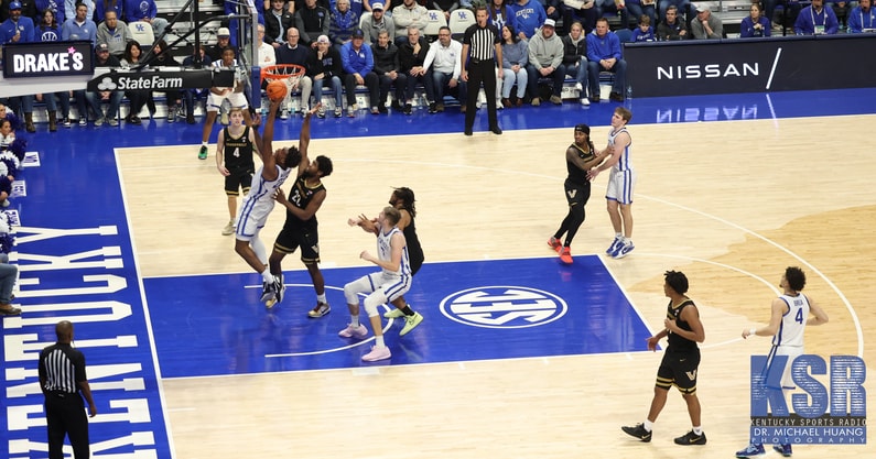 Kentucky center Amari Williams - Dr. Michael Huang, Kentucky Sports Radio