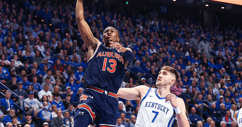 Miles Kelly (Photo by Auburn Athletics)