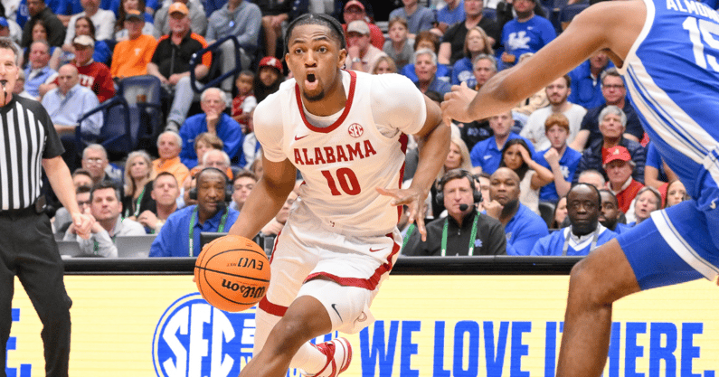 Alabama forward Mo Dioubate