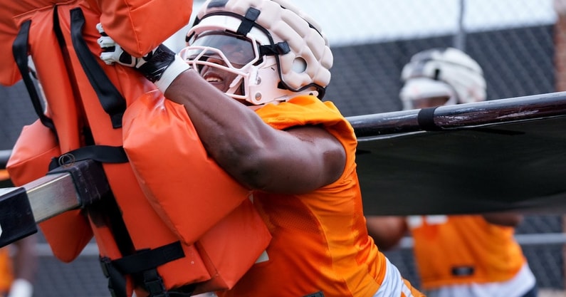 Tennessee DL Isaiah Campbell