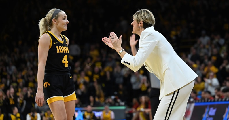 Head coach Jan Jensen encourages guard Kylie Feuerbach against USC. (Photo by Dennis Scheidt)
