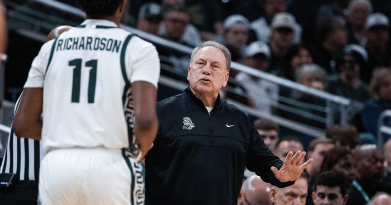 Michigan State Spartans head coach Tom Izzo talks to guard Jase Richardson (11) in the first half against the Oregon Ducks at Gainbridge Fieldhouse. - Trevor Ruszkowski, USA TODAY Sports
