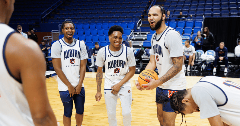 Johni Broome, Tahaad Pettiford, Denver Jones (Photo by Auburn Athletics)