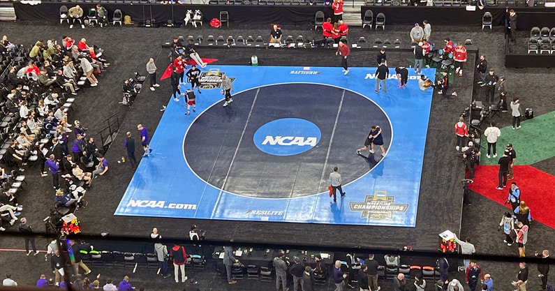 penn-state-wrestling-ncaa-championships-final-mat