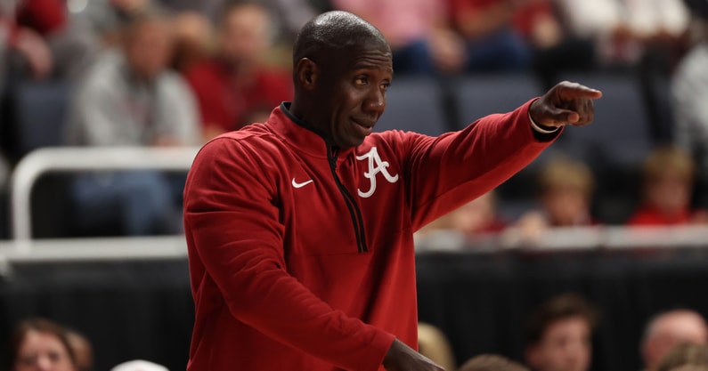 Alabama assistant coach Preston Murphy