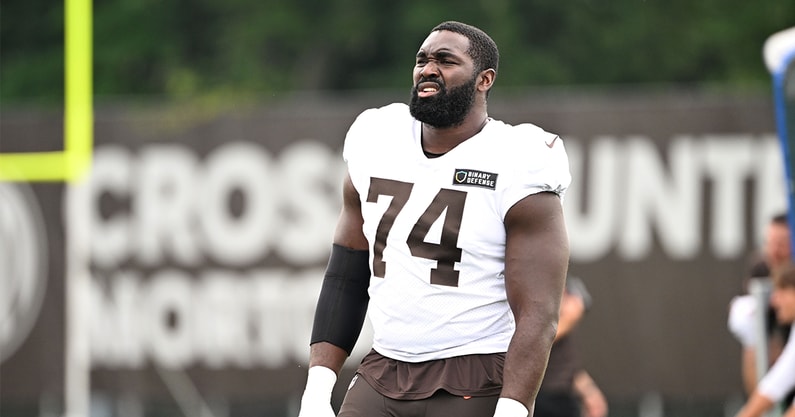 Hakeem Adeniji signs with the Dallas Cowboys