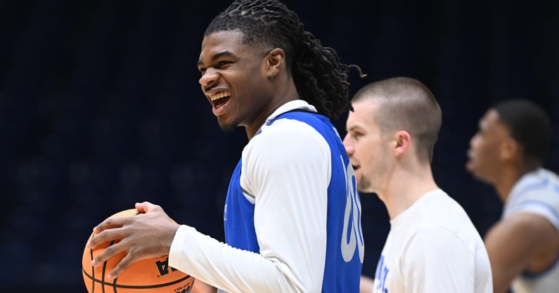 Mar 27, 2025; Indianapolis, IN, USA; Kentucky Wildcats guard Otega Oweh (00) during the NCAA tournament midwest regional practice day at Lucas Oil Stadium. Mandatory Credit: Robert Goddin-Imagn Images
