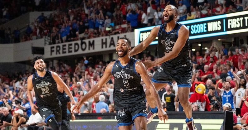 La Familia's Andrew Harrison (5) celebrates shooting the game winning point winning the quarterfinals against The Ville for TBT on Monday, July 29, 2024 at Freedom Hall in Louisville, Ky. - © Clare Grant/Courier Journal / USA TODAY NETWORK