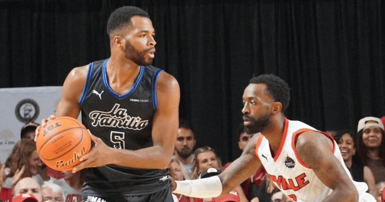 La Familia's Andrew Harrison (left) defended by The Ville's Russ Smith - Kentucky Sports Radio