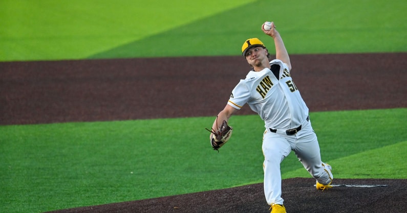 The Hawkeyes tied the Beavers in Sunday's series finale. (Photo by Dennis Scheidt)