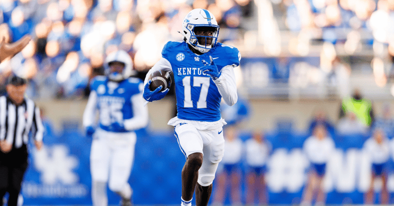 Nov 16, 2024; Lexington, Kentucky, USA; Kentucky Wildcats wide receiver Hardley Gilmore IV (17) carries the ball during the second quarter against the Murray State Racers at Kroger Field. Mandatory Credit: Jordan Prather-Imagn Images