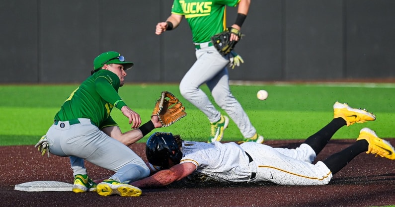 The Hawkeyes dropped the series opener to Oregon on Thursday night. (Photo by Dennis Scheidt)