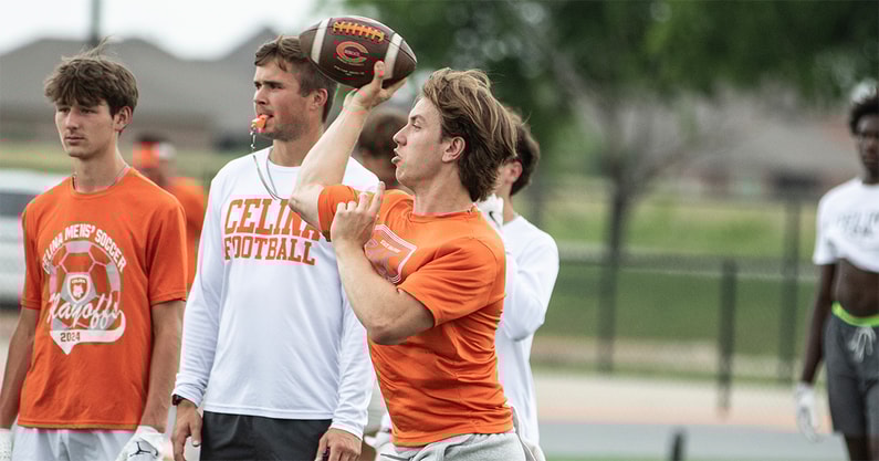 Bowe Bentley throwing a pass
