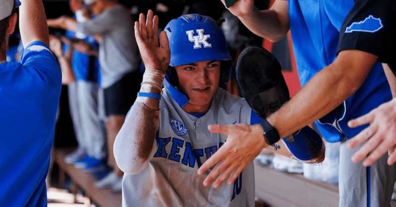 Kentucky-falls-victim-Vanderbilt-walk-off-once-again