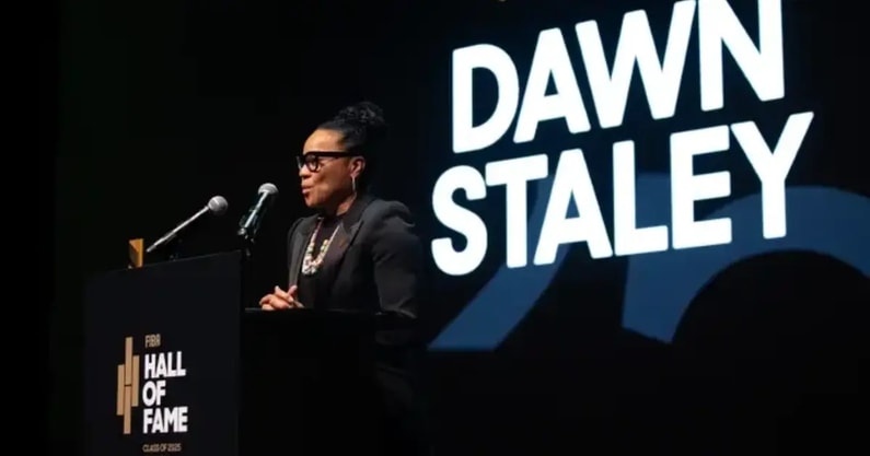 Dawn Staley speaks at the FIBA Hall of Fame Induction Ceremony (Courtesy of FIBA)
