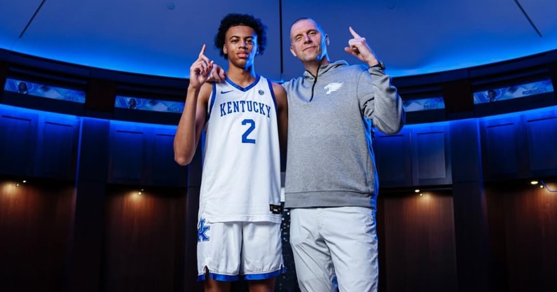 Photo of Braydon Hawthorne (left) and Mark Pope via UK Athletics