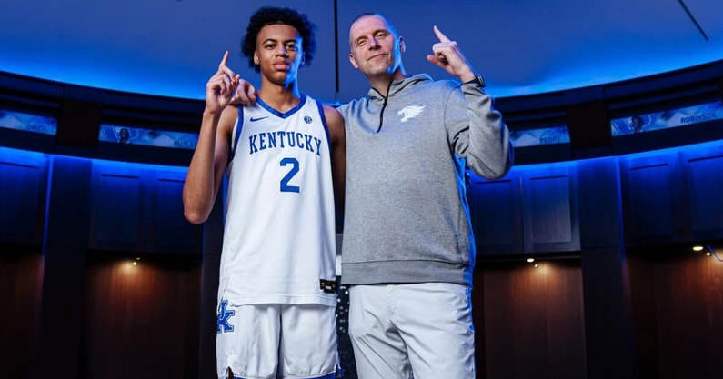 Braydon Hawthorne signs with Kentucky (Photo via UK Athletics)