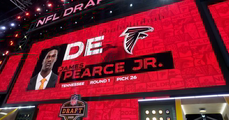 (Kirby Lee-Imagn Images) Apr 24, 2025; Green Bay, WI, USA; Tennessee Volunters defensive end James Pearce Jr. is selected as the No. 26 pick by the Atlanta Falcons during the NFL Draft at Lambeau Field.